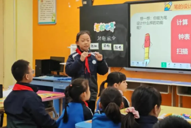 镜头中透露了许多让人忍俊不禁的信息这款由魔域出品的狗粮